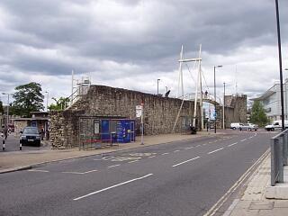 Town wall and Arundel Tower, Bargate Street, 21.6.09,  © I Peckham