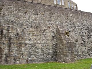 Town wall to north-east of Garderobe Tower, Western Esplanade, 21.6.09,  © I Peckham