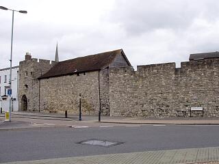 Westgate and town wall, Western Esplanade, 30/8/09,  © I Peckham
