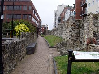 Friary Gate and town walls, Back of the Walls, 30.8.09 (camera date not set),  © I Peckham