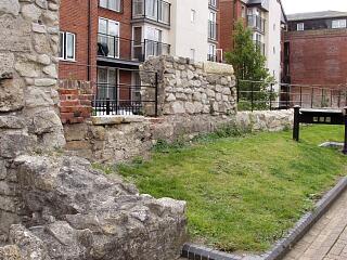 Town wall near Friary Gate, Back of the Walls, 6/9/09,  © I Peckham