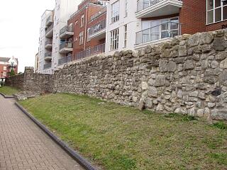 Town wall between Friary Gate and Reredorter, Back of the Walls, 6/9/09,  © I Peckham